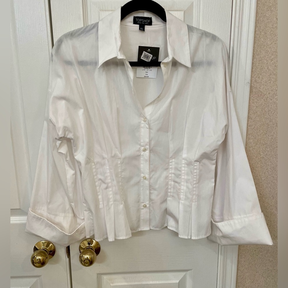 TOPSHOP- NWT SZ 8 WOMEN’S POPLIN SHIRT; CINCH WAIST W/ PLEATS IN WHITE-MSRP $65
